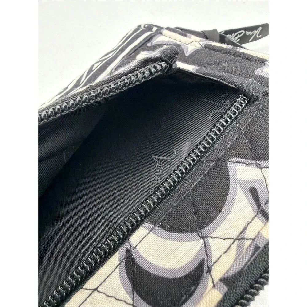 VERA BRADLEY Authentic Turn Lock Wallet Black & White‎ Pattern Great Condition